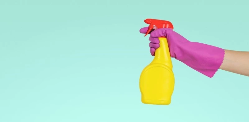 Cleaning spray